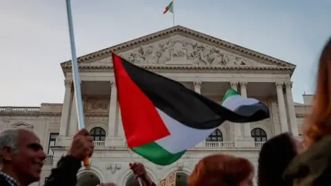 The Portuguese government officially states it will acknowledge a Palestinian state.